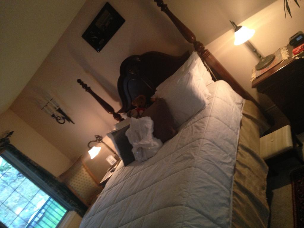 Eagle'S Nest B&B Lake Country Номер фото